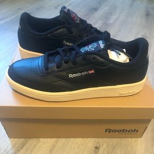 *NEW IN BOX* Reebok Classic Women’s Black Size 9